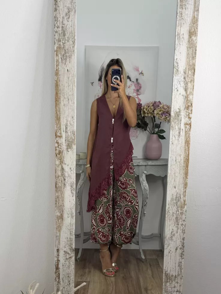 Blusa chaleco con puntilla berenjena