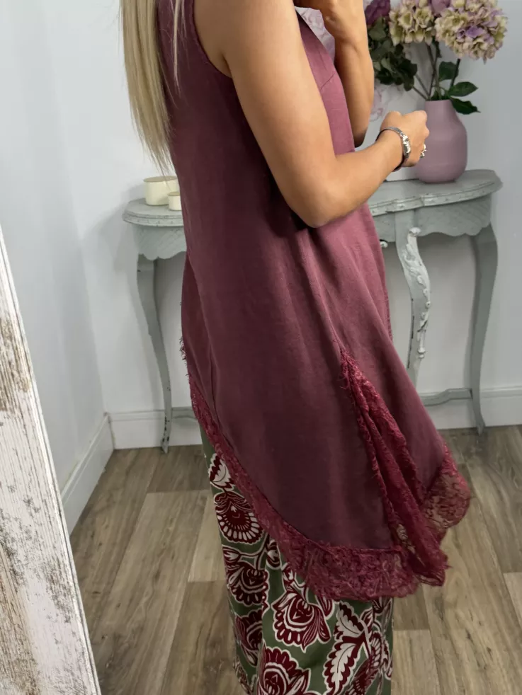 Blusa chaleco con puntilla berenjena