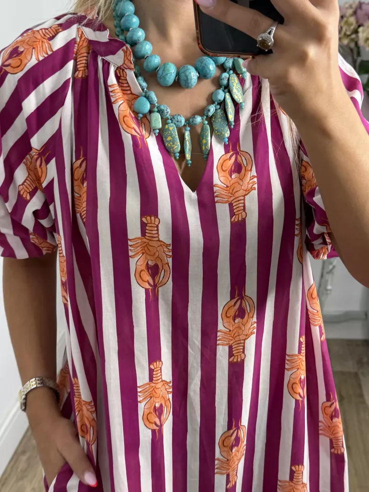 Vestido de rayas rosa con langosta