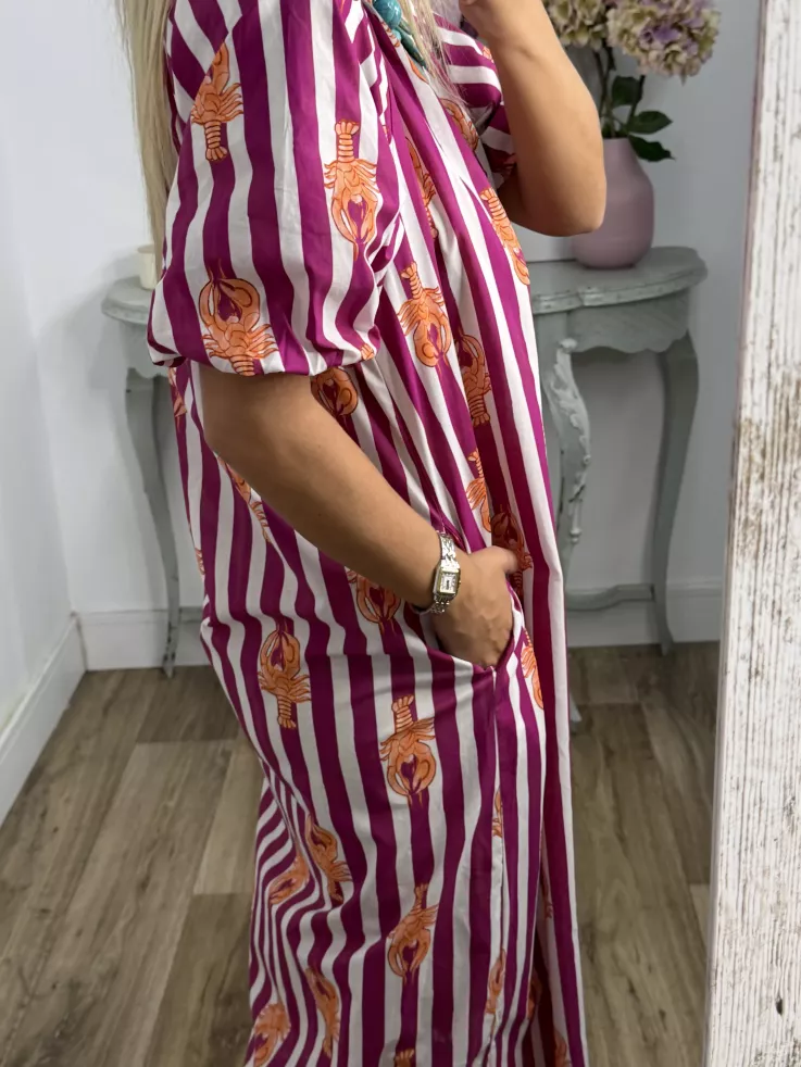 Vestido de rayas rosa con langosta