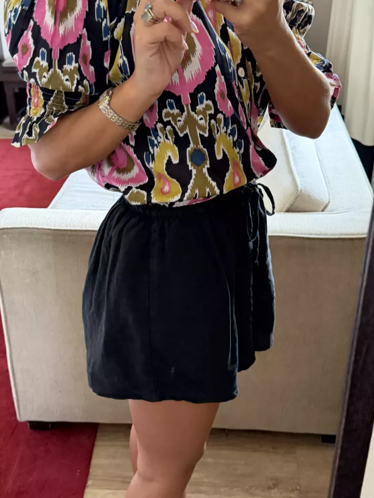 Short fluido negro
