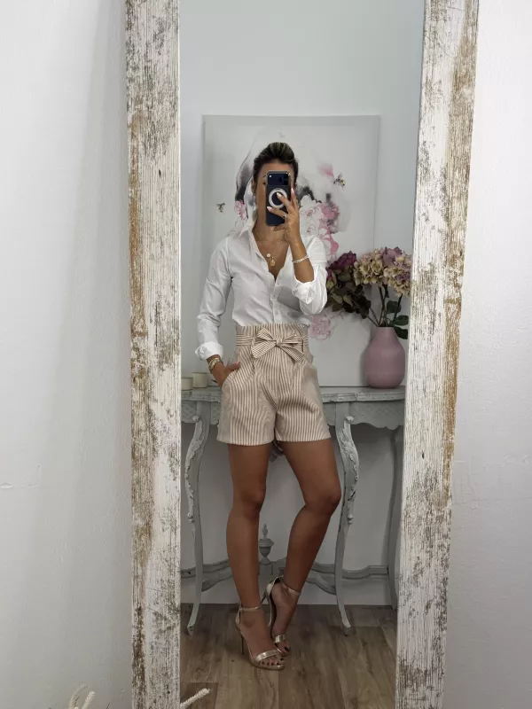 Short tiro alto de rayas