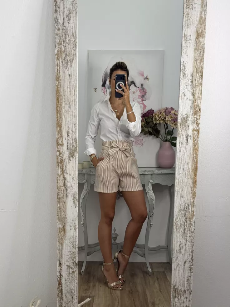 Short tiro alto de rayas