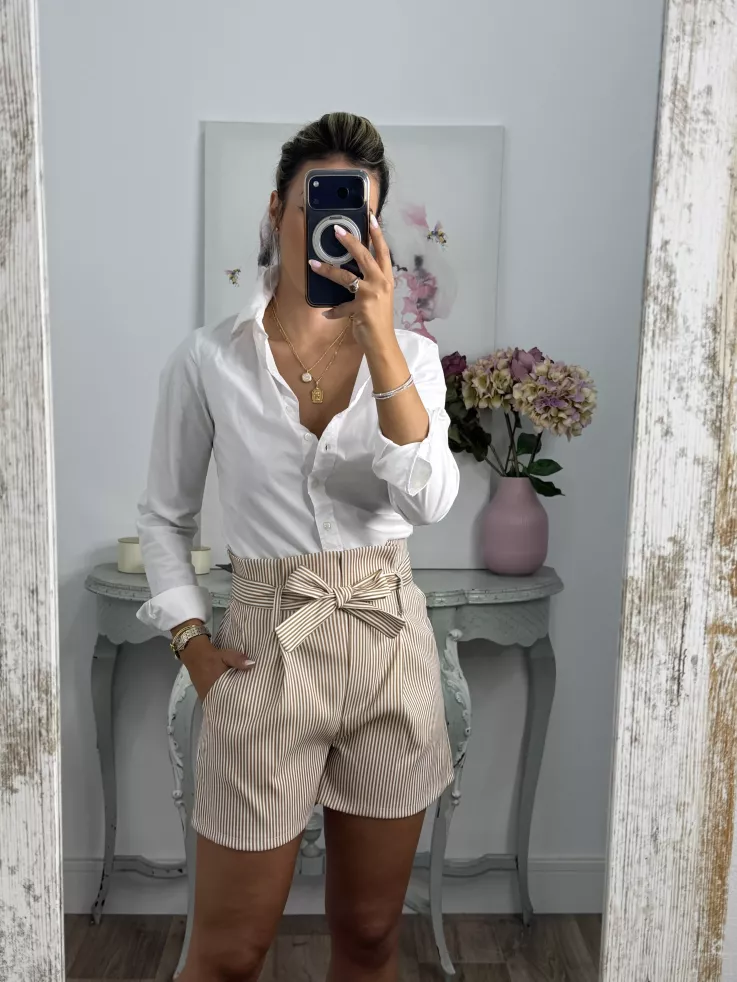 Short tiro alto de rayas
