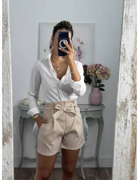 Short tiro alto de rayas