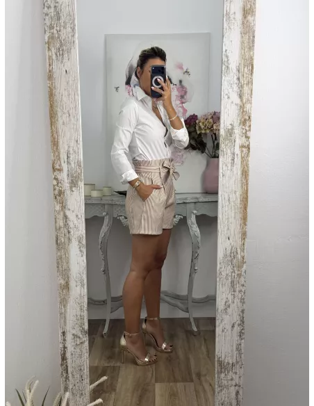 Short tiro alto de rayas