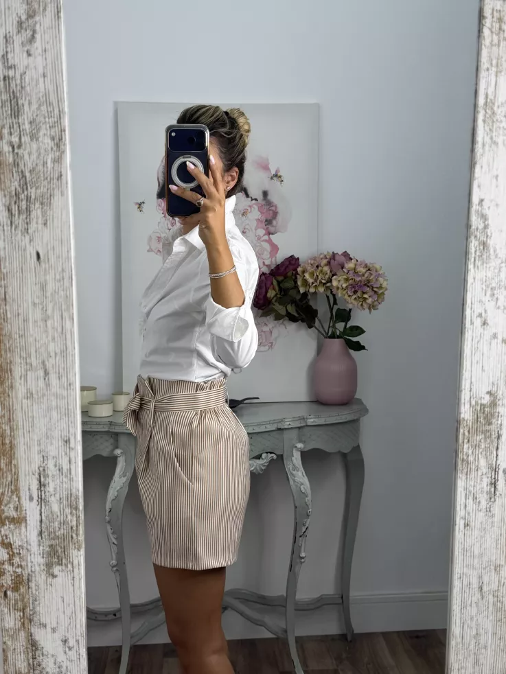 Short tiro alto de rayas