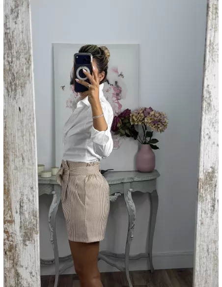 Short tiro alto de rayas