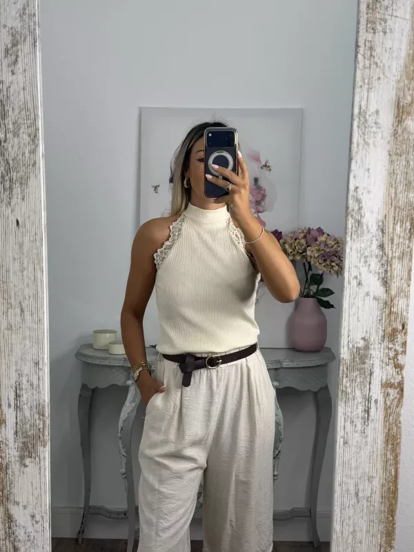 Top halter beige con puntilla