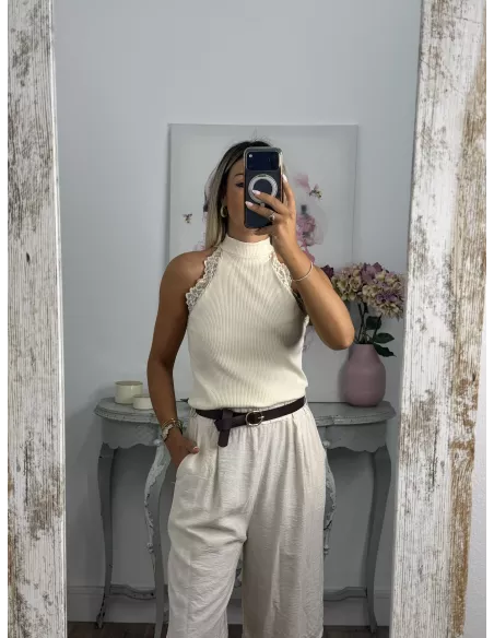Top halter beige con puntilla