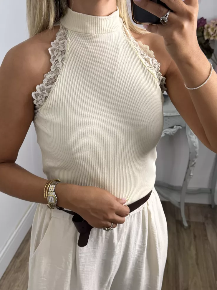 Top halter beige con puntilla