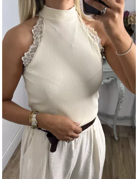 Top halter beige con puntilla