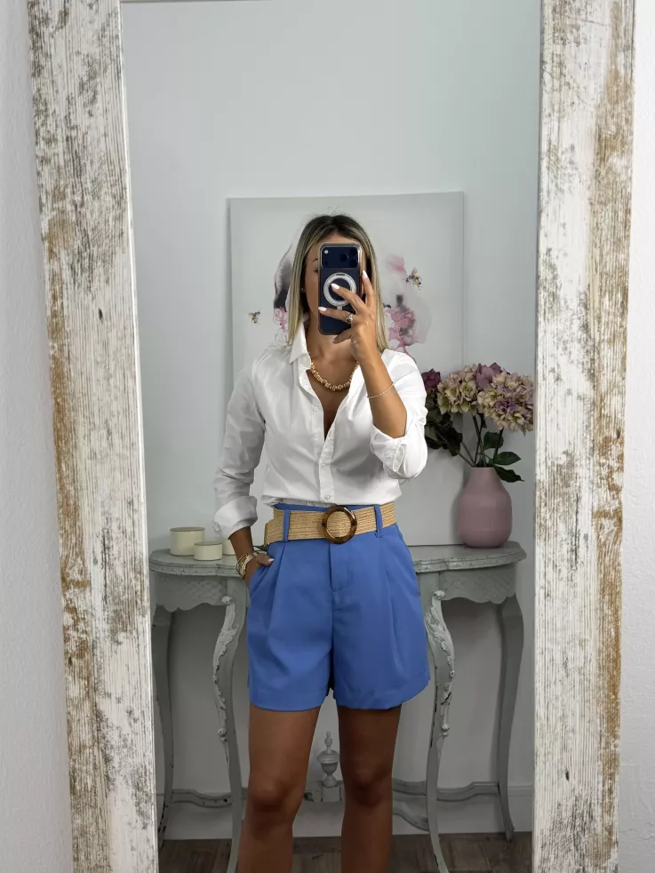 Pantalón Gal azul corto con cinturón rafia