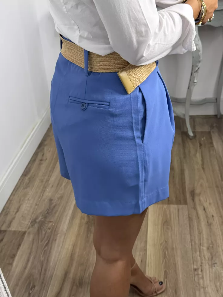 Pantalón Gal azul corto con cinturón rafia