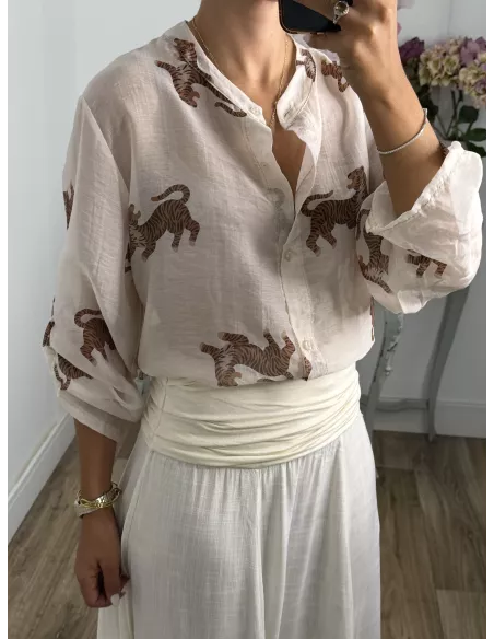 Camisa beige dibujo leopardo