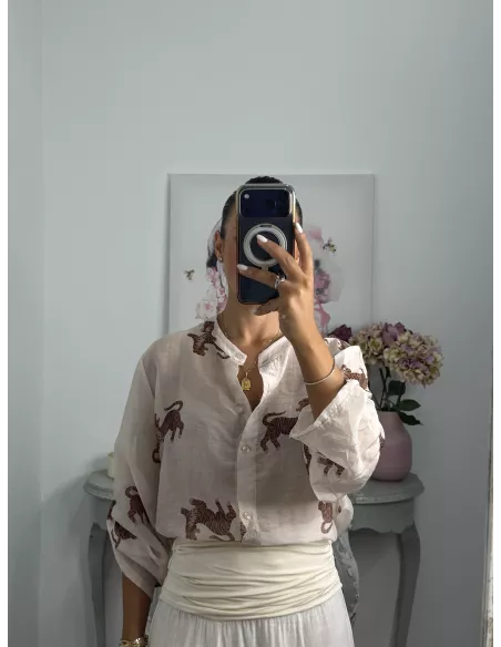 Camisa beige dibujo leopardo
