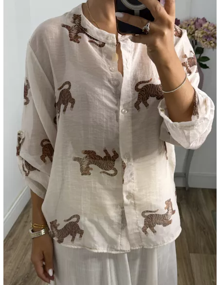 Camisa beige dibujo leopardo