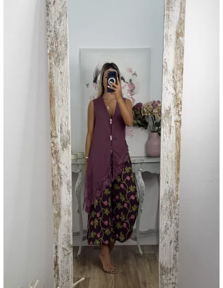Blusa chaleco con puntilla berenjena