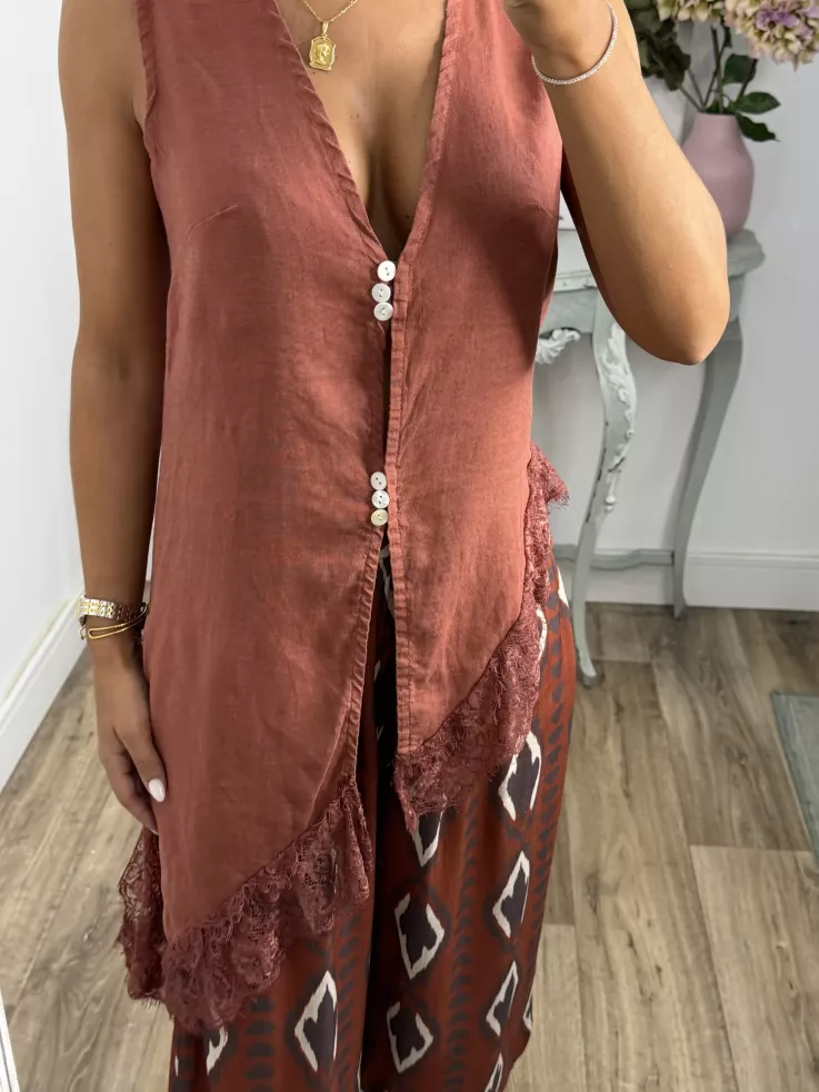 Blusa chaleco con puntilla teja