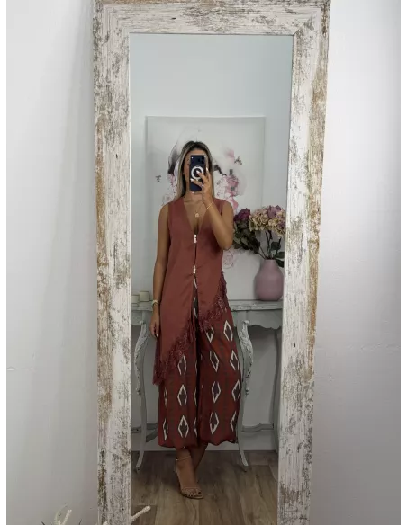 Blusa chaleco con puntilla teja