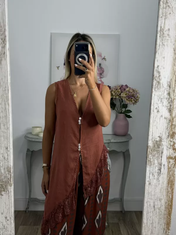 Blusa chaleco con puntilla teja
