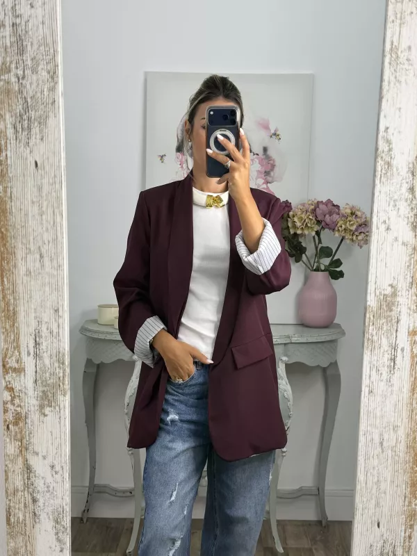 Blazer berenjena con forro de rayas