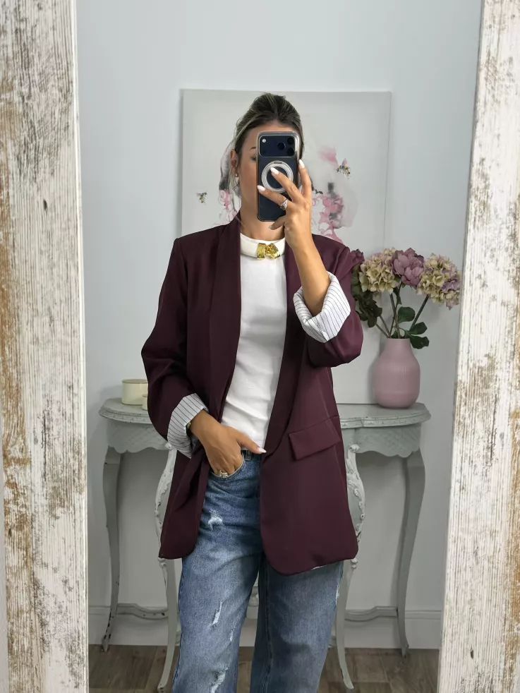 Blazer berenjena con forro de rayas