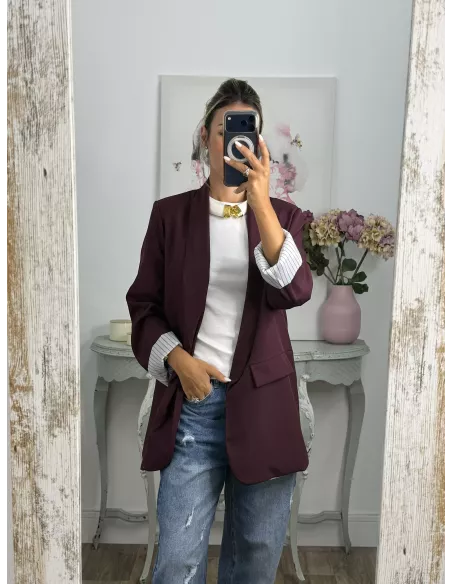 Blazer berenjena con forro de rayas