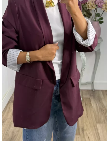 Blazer berenjena con forro de rayas