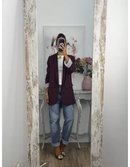 Blazer berenjena con forro de rayas