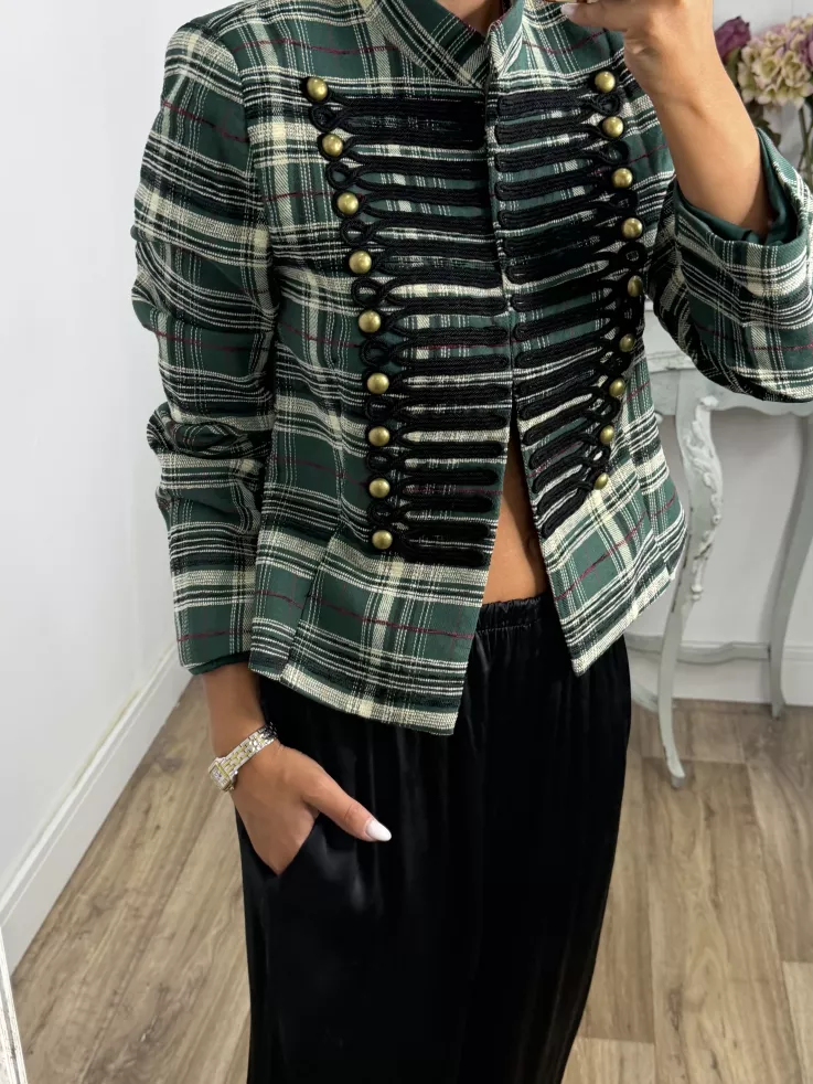 Chaqueta cuadros verde detalle negro
