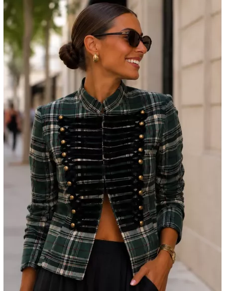 Chaqueta cuadros verde detalle negro
