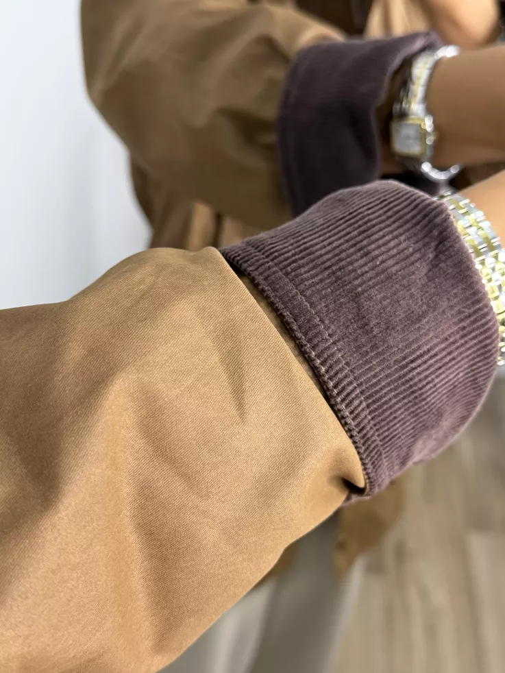 Chaqueta corta Brithis camel y choco