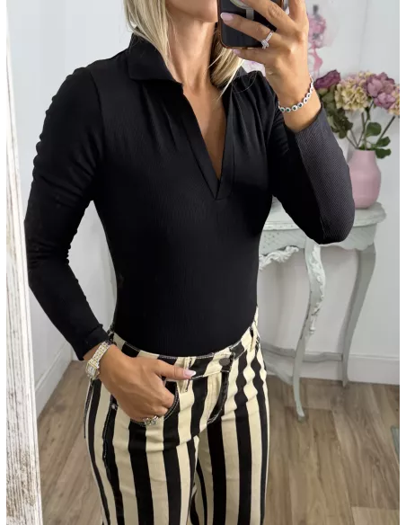 Body negro tipo polo sin botones