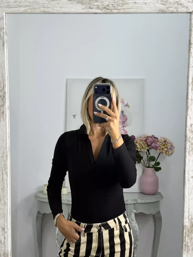 Body negro tipo polo sin botones