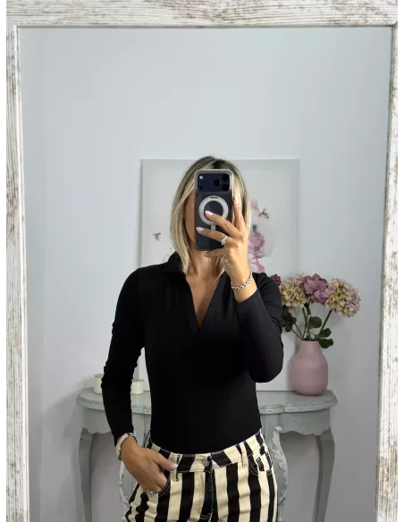 Body negro tipo polo sin botones