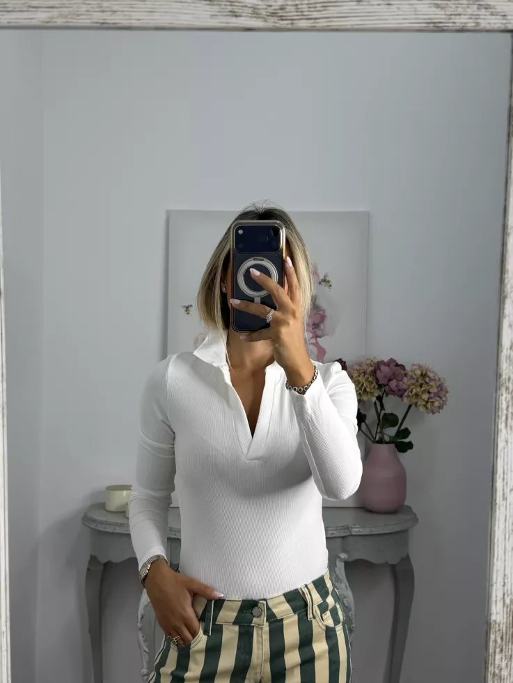 Body blanco tipo polo sin botones