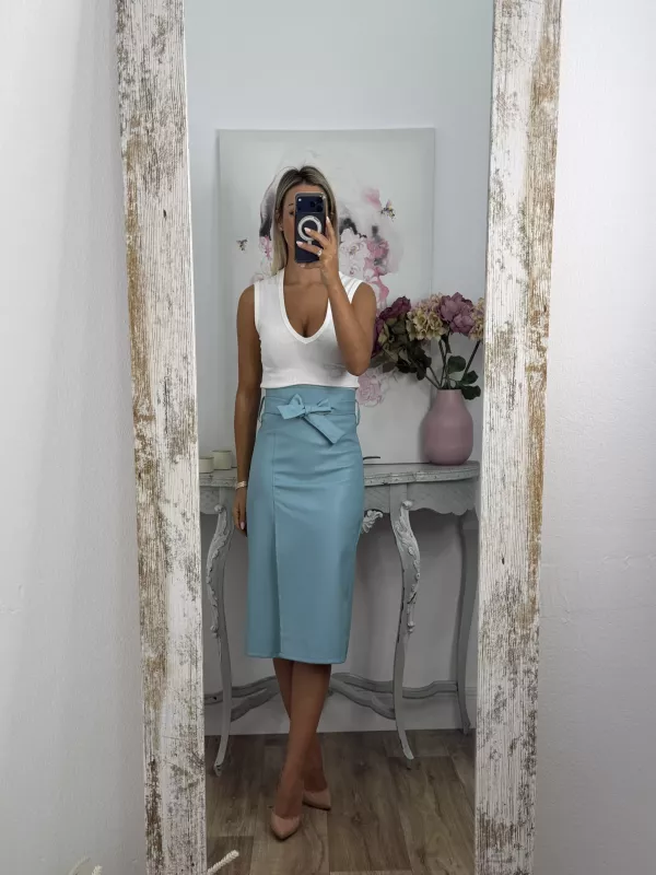 Falda polipiel celeste