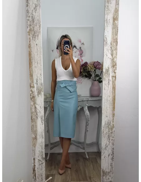 Falda polipiel celeste