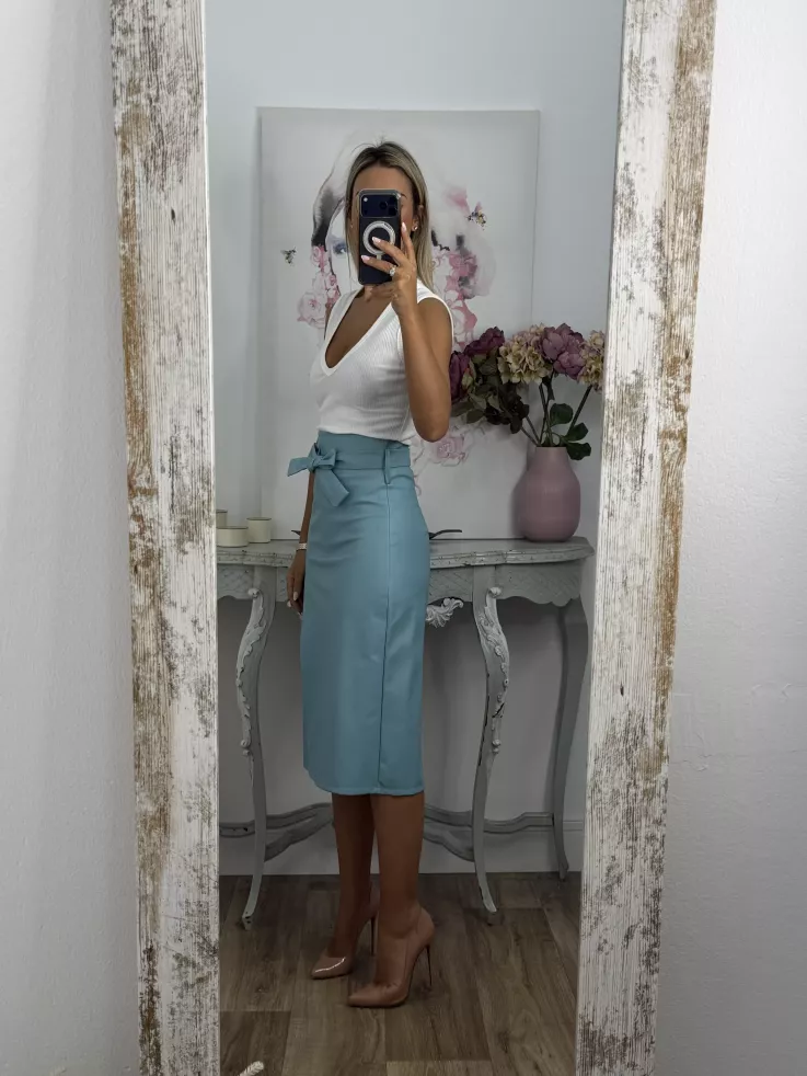 Falda polipiel celeste