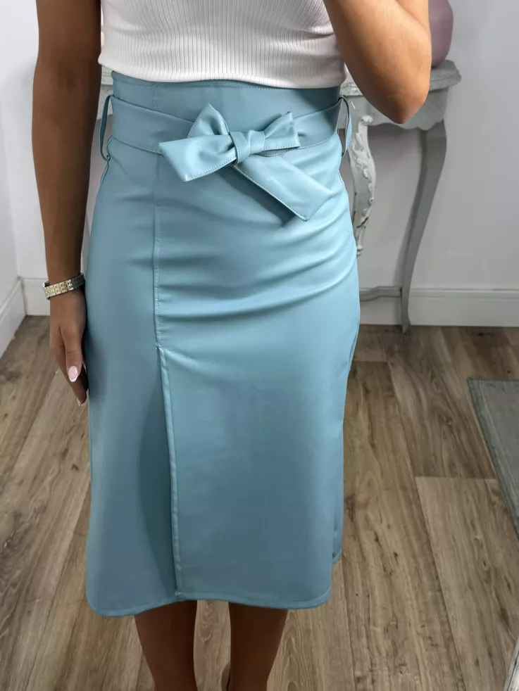 Falda polipiel celeste