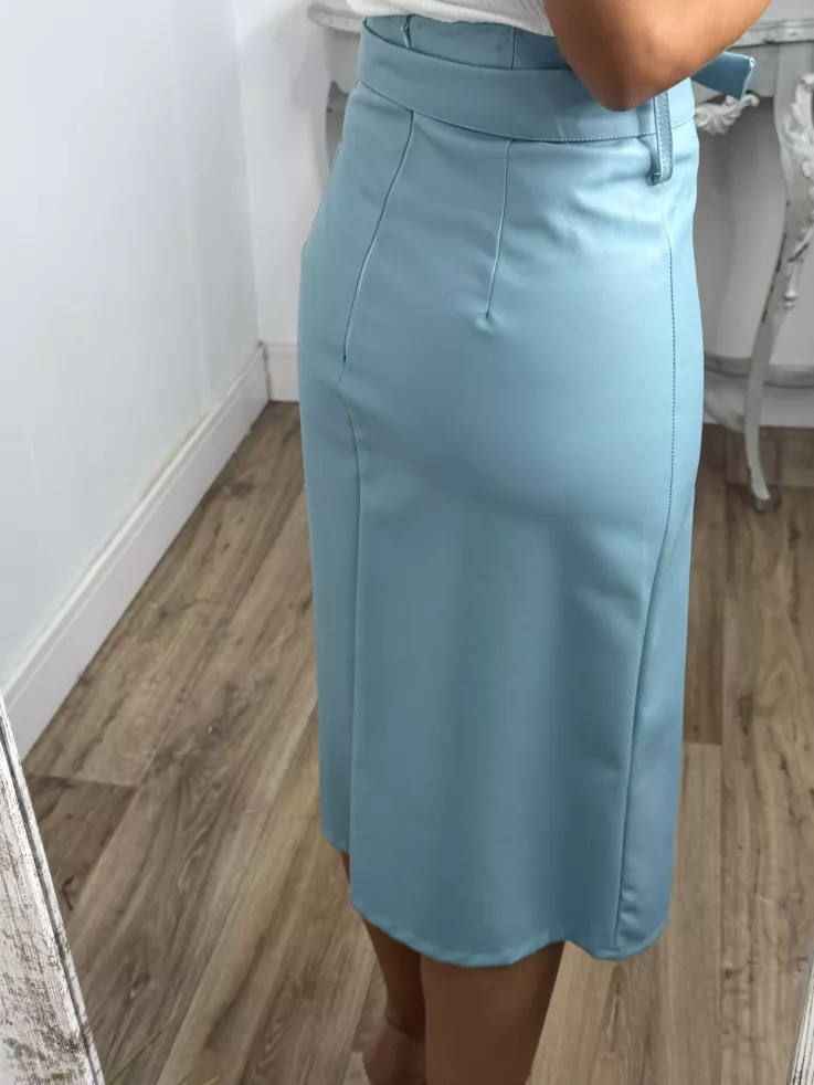 Falda polipiel celeste