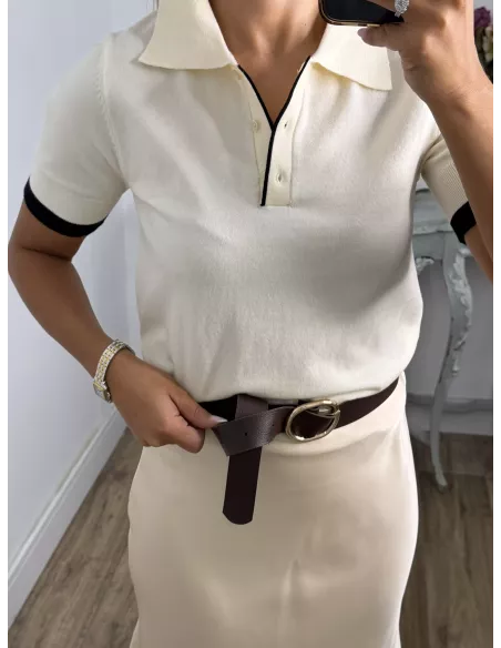 Jersey tipo polo blanco con línea negra