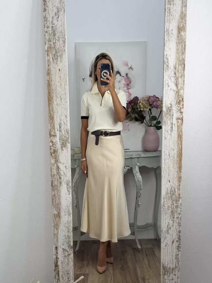Jersey tipo polo blanco con línea negra