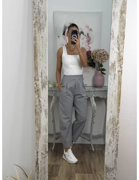 Camiseta básica licra blanca escote cuadro