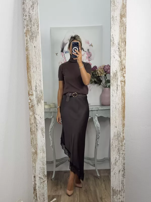 Falda Asimétrica puntilla choco