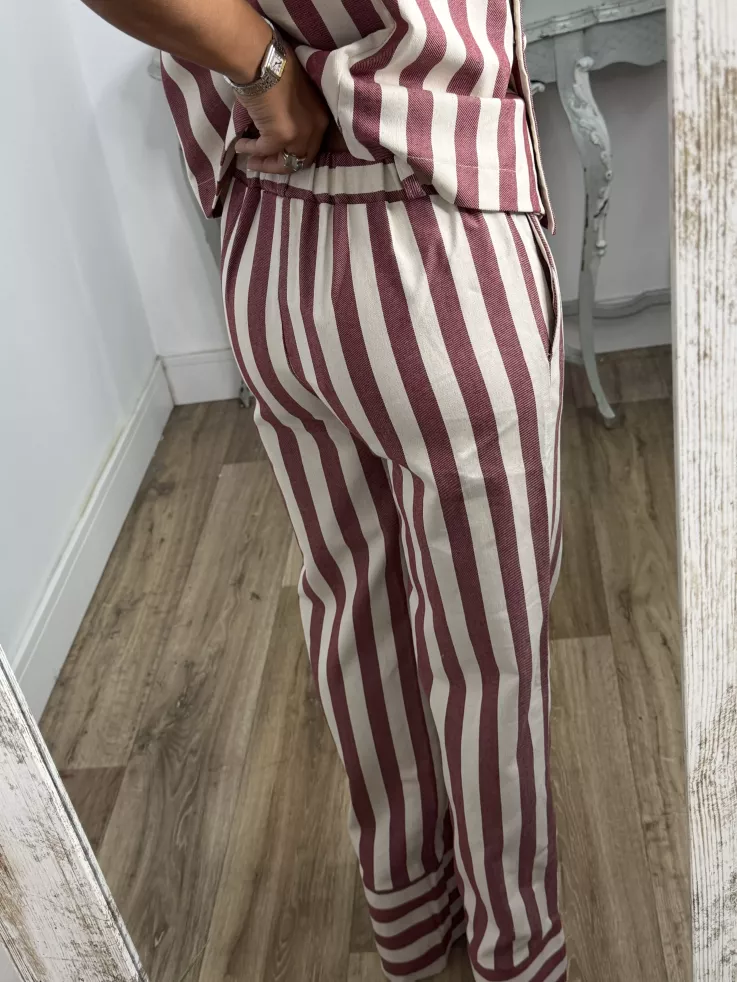 Conjunto Karen de rayas rojo y blanco