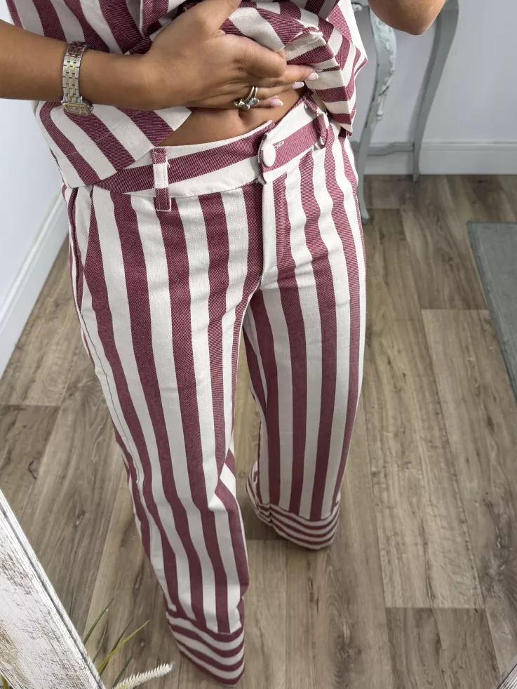 Conjunto Karen de rayas rojo y blanco