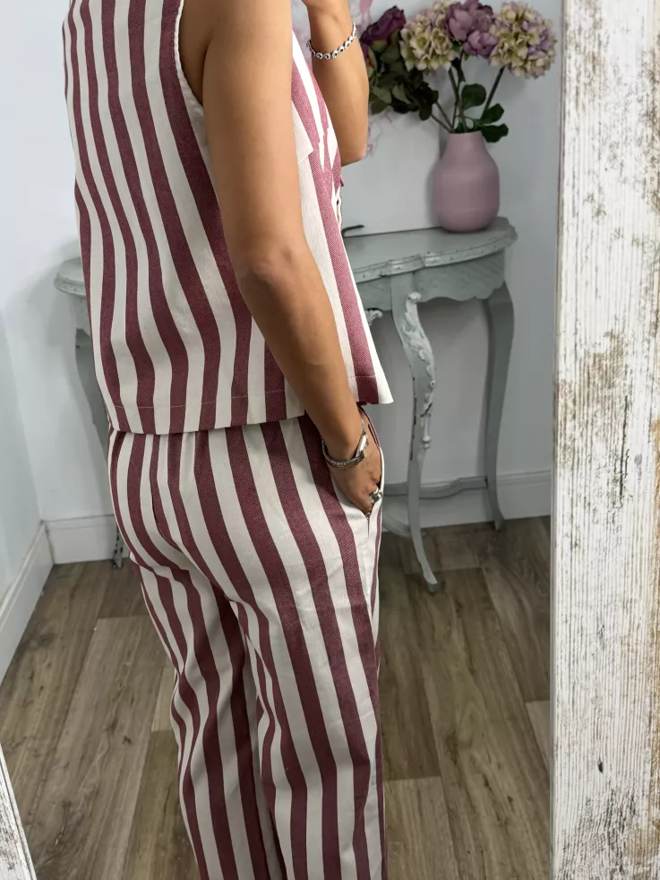 Conjunto Karen de rayas rojo y blanco