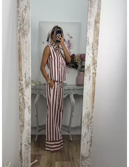 Conjunto Karen de rayas rojo y blanco